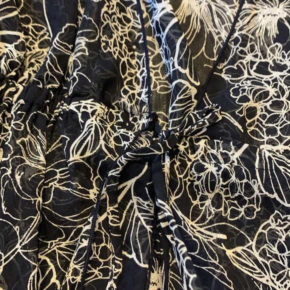 EMORY PARK Blue & White Floral Open Front Tie Cardigan-Style Top - Picture 8 of 16